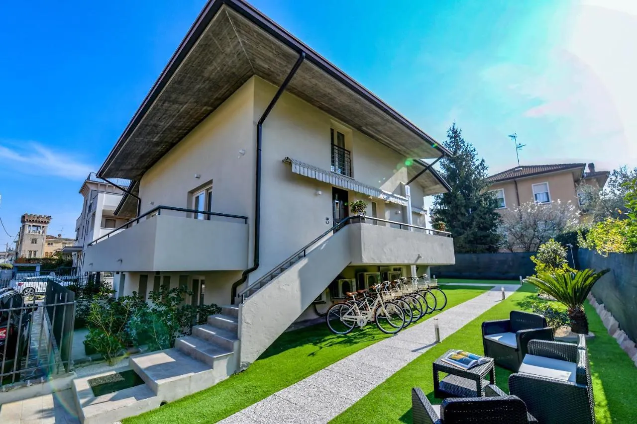 Bed and Breakfast Garda Diamant Desenzano del Garda 0*,  Italia