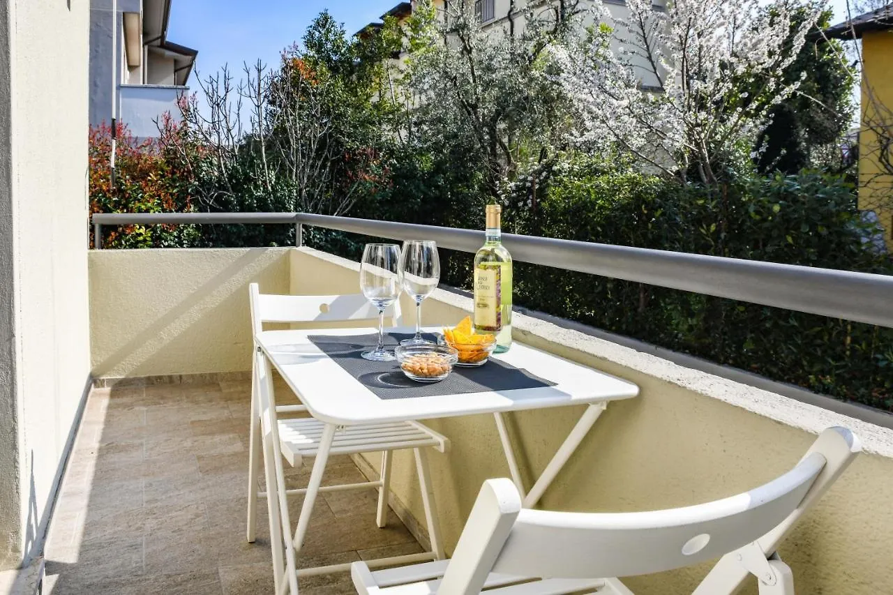 Bed and Breakfast Garda Diamant Desenzano del Garda 0*,  Italia