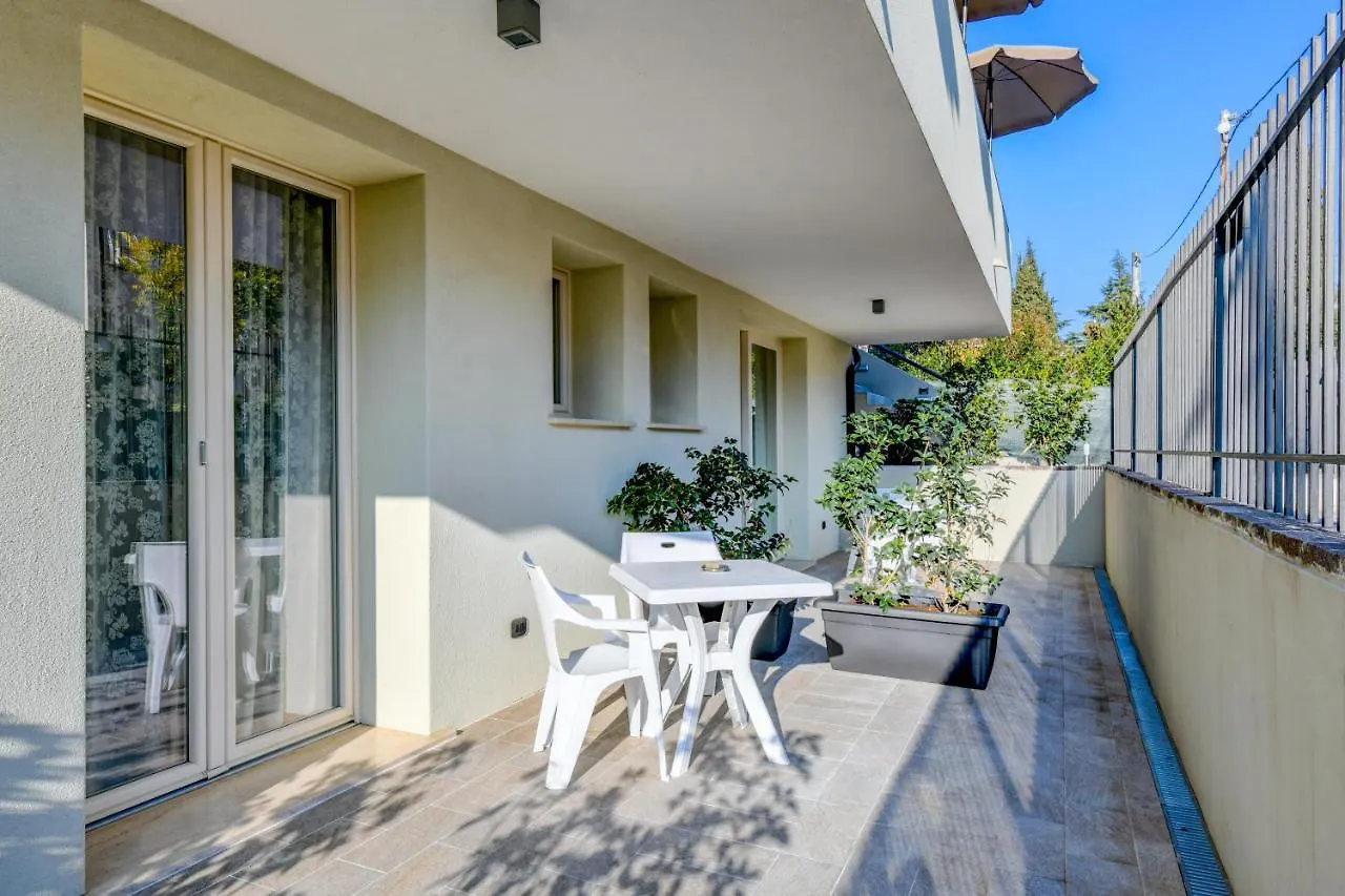 Bed and Breakfast Garda Diamant Desenzano del Garda 0*,  Italia
