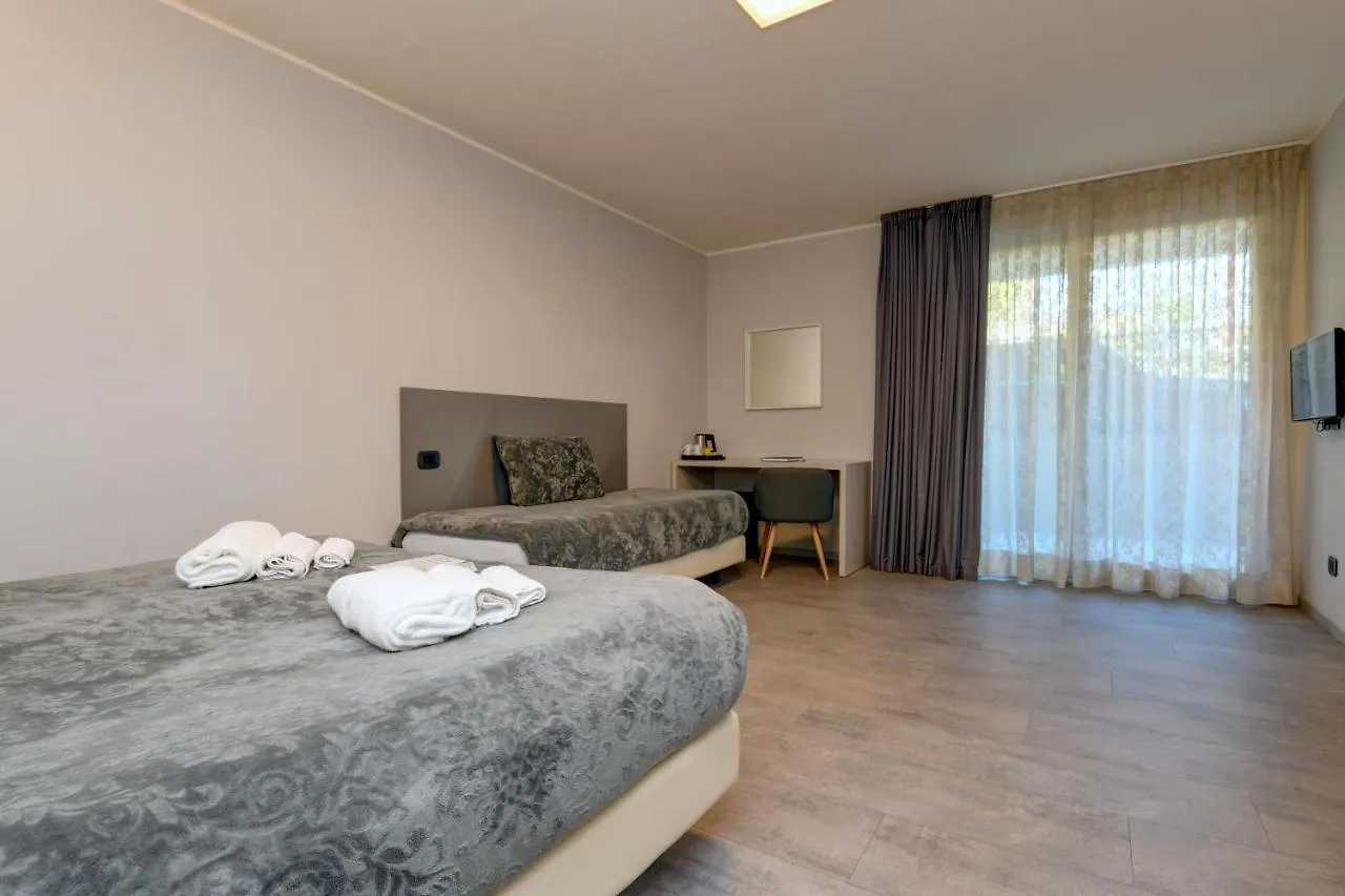 Bed & Breakfast Bed and Breakfast Garda Diamant Desenzano del Garda Italia